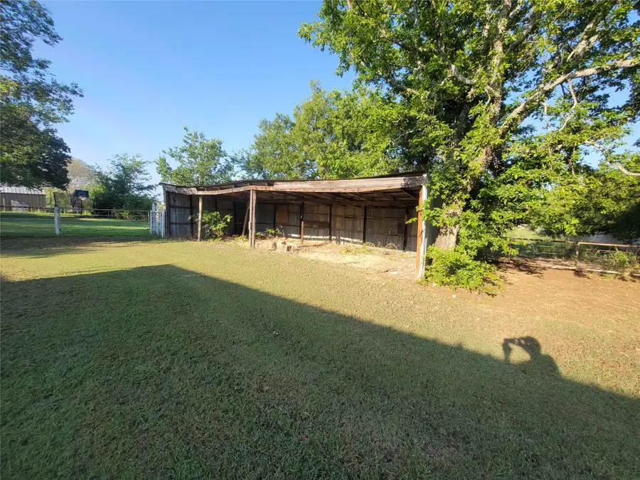 606 S Hubbard Street, Alvord, TX 76225 - Image #2