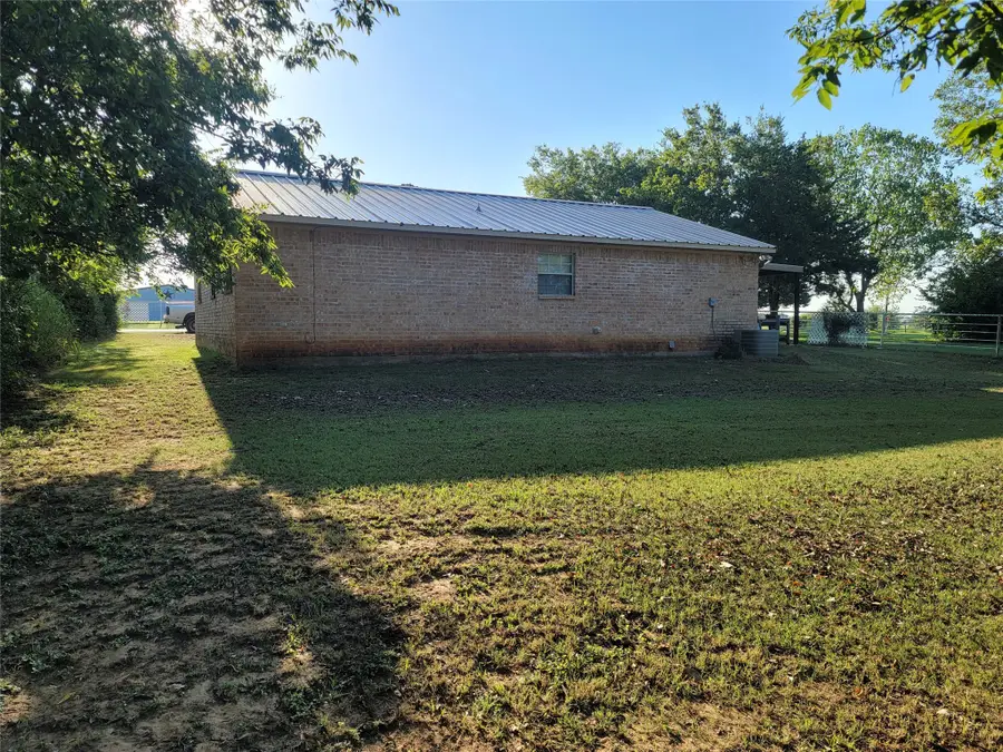606 S Hubbard Street, Alvord, TX 76225 - Image #3