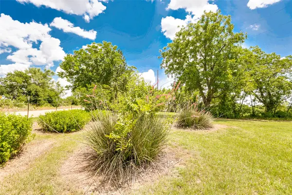 718 County Rd, Ovalo, TX 79541