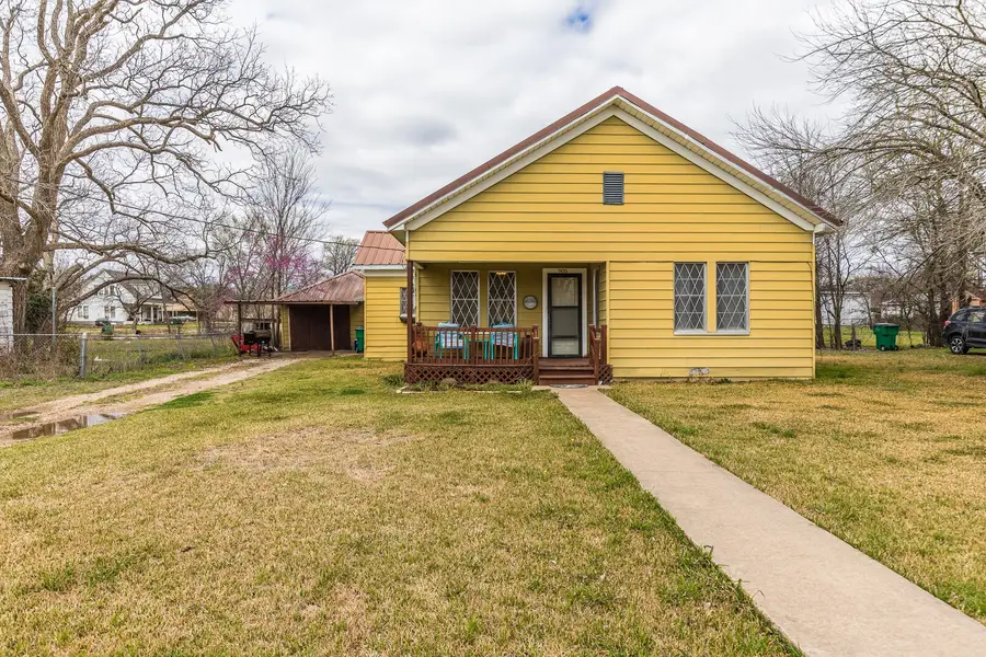 905 E Mclennan Avenue, Mart, TX 76664 - Image #2