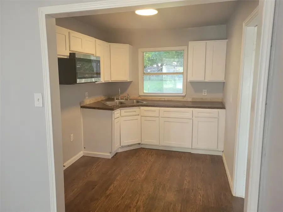 2410 E Overton Road, Dallas, TX 75216 - Image #2