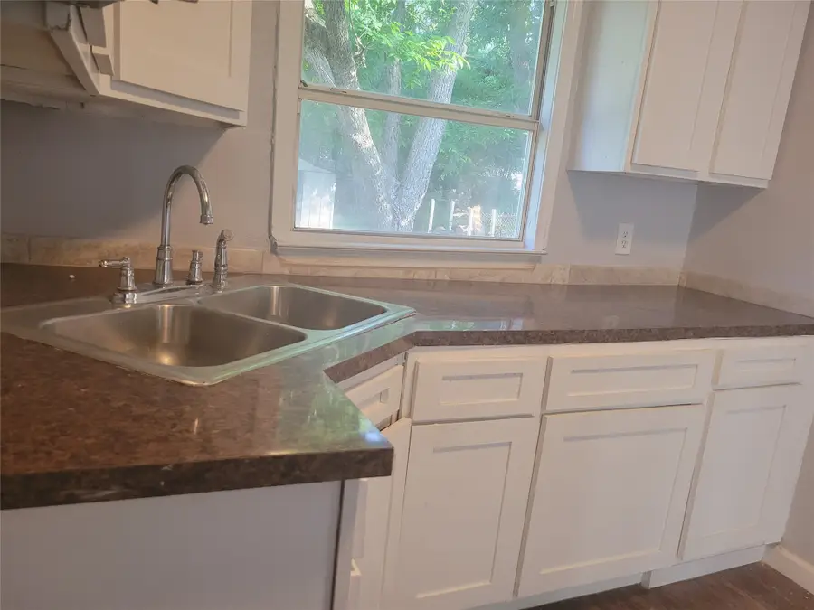 2410 E Overton Road, Dallas, TX 75216 - Image #3