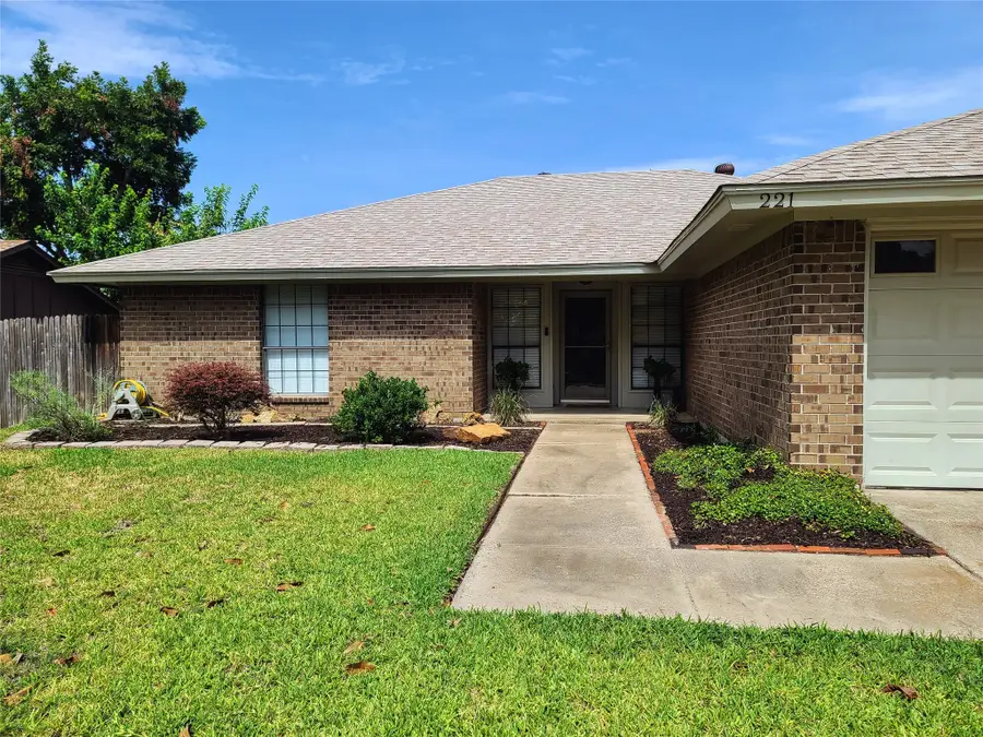 221 Lansford Drive, Benbrook, TX 76126 - Image #2