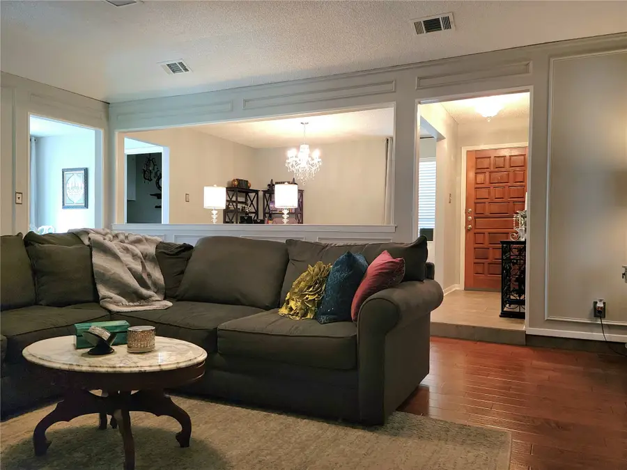 221 Lansford Drive, Benbrook, TX 76126 - Image #3