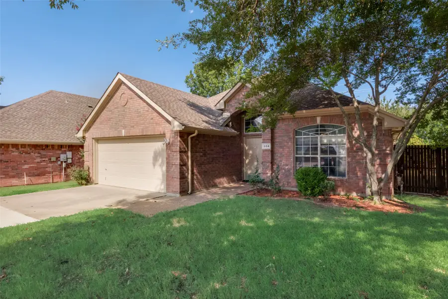204 Fox Wood Drive, McKinney, TX 75071 - Image #2