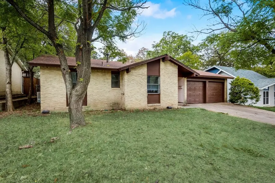 703 Johns Drive, Euless, TX 76039 - Image #2