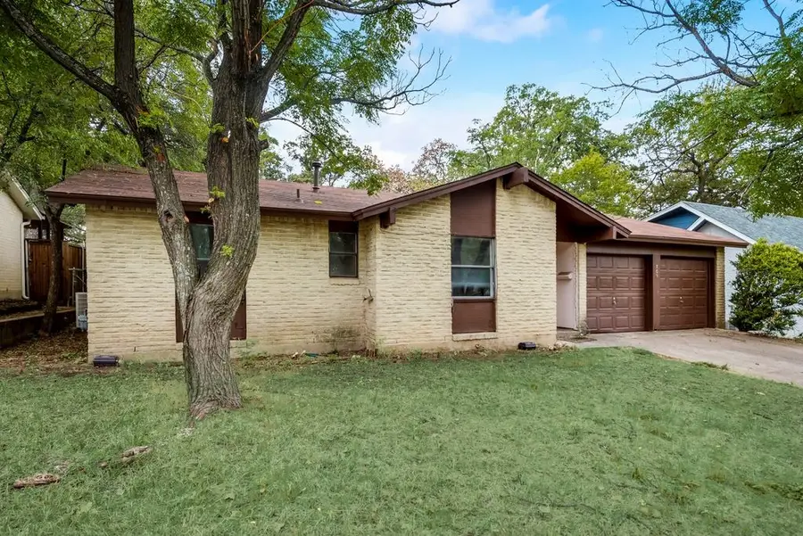 703 Johns Drive, Euless, TX 76039 - Image #3