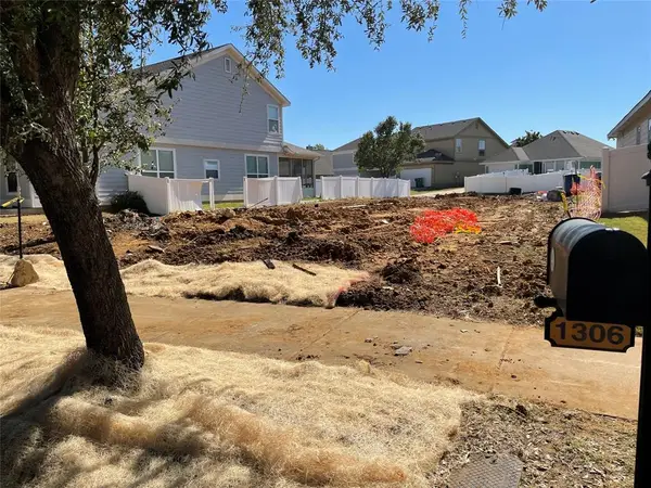 1306 Oakcrest Drive, Providence Village, TX 76227