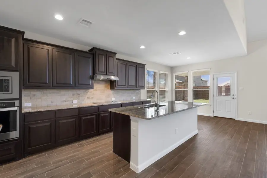 829 Summer Grove Drive, Midlothian, TX 76065 - Image #2