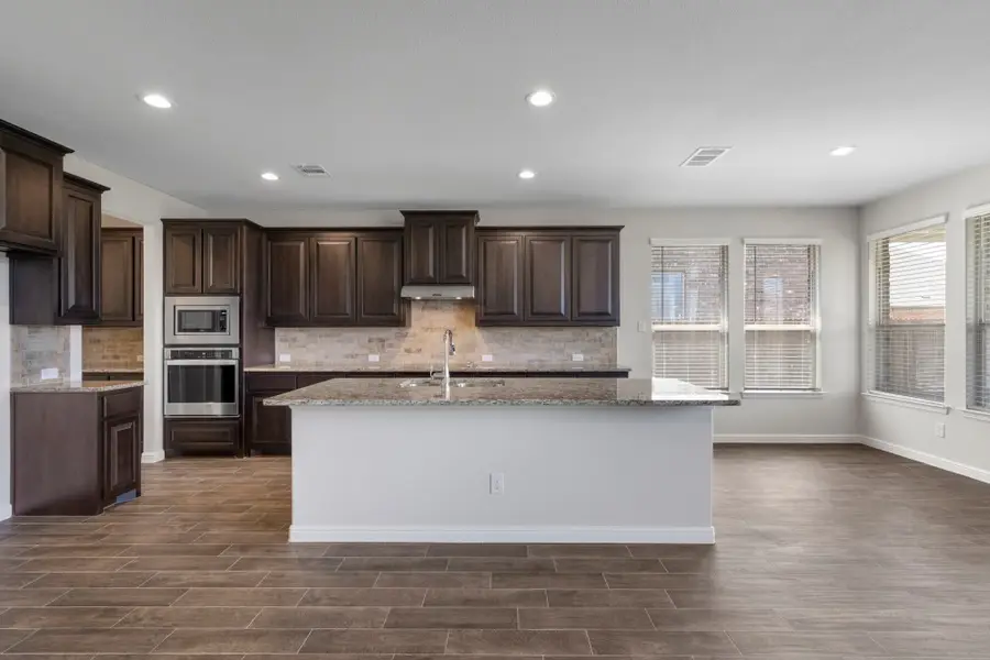 829 Summer Grove Drive, Midlothian, TX 76065 - Image #3