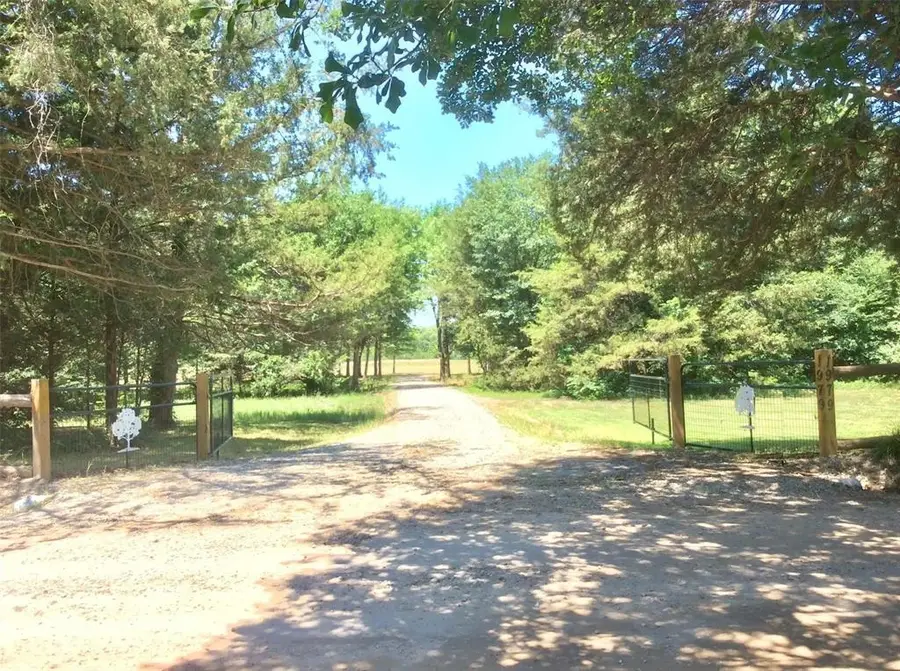 1979 County Road 1135, Ravenna, TX 75476 - Image #2