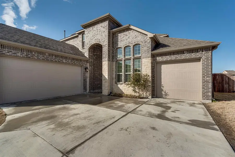 717 Whippoorwill Drive, Midlothian, TX 76065 - Image #3