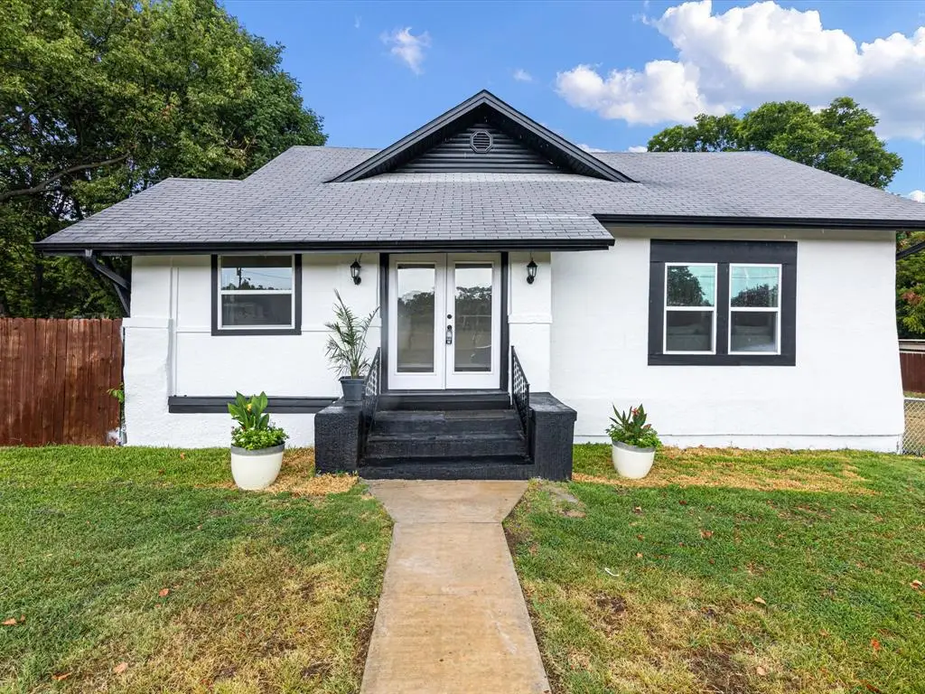 611 Cherry Street, Bowie, TX 76230 - Image #1