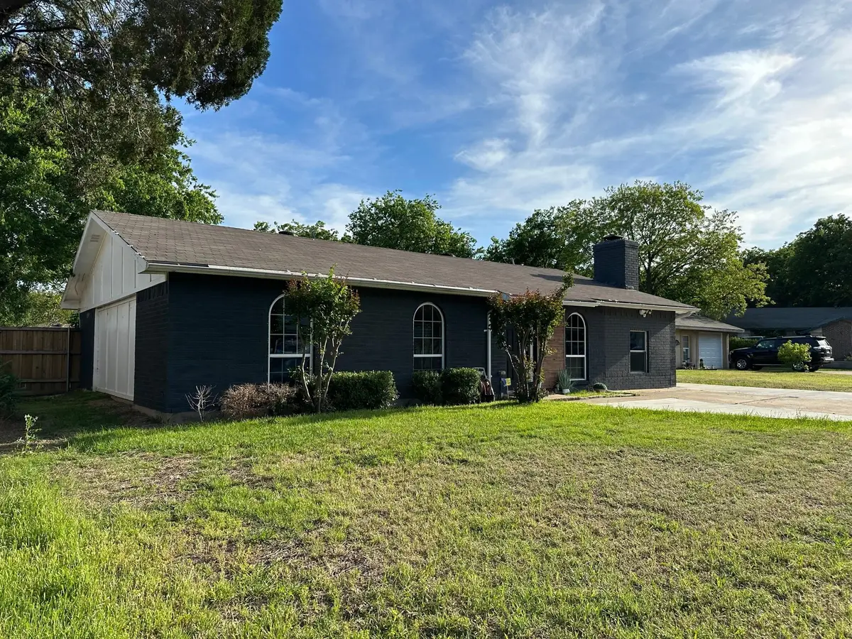 1013 Las Flores Court, Grand Prairie, TX 75052 - Image #1