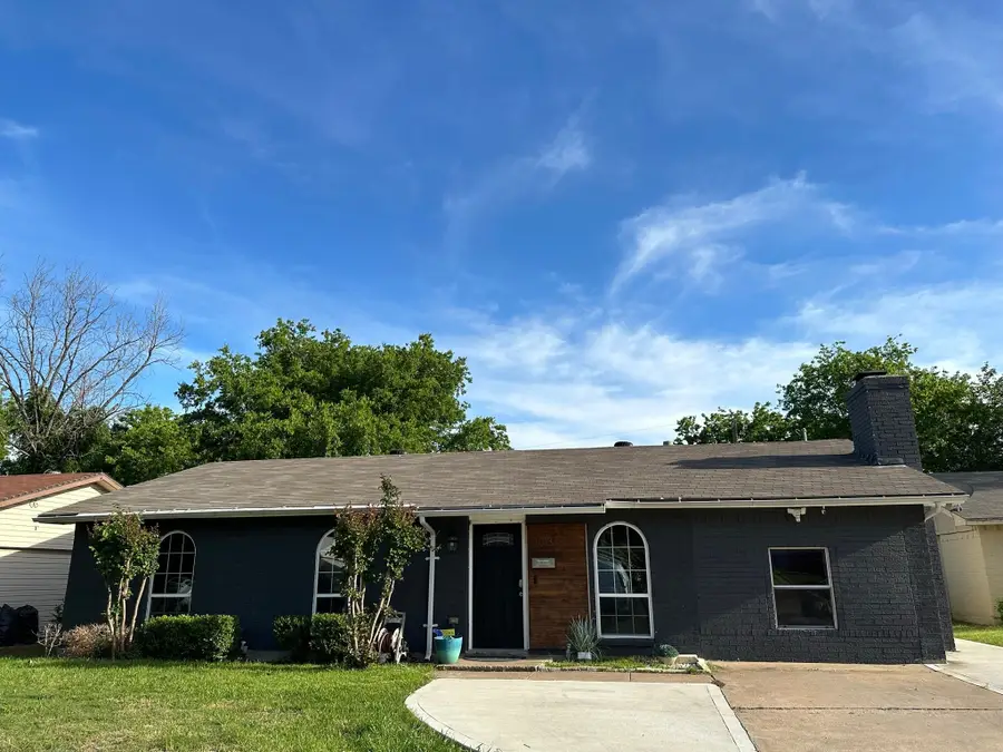 1013 Las Flores Court, Grand Prairie, TX 75052 - Image #2