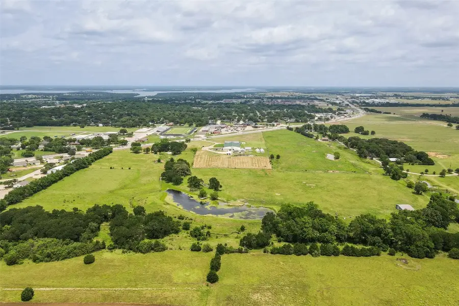 836 S Debbie Lane, Pilot Point, TX 76258 - Image #3