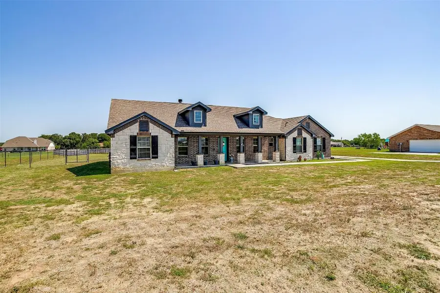 8201 Harvest Drive, Grandview, TX 76050 - Image #2