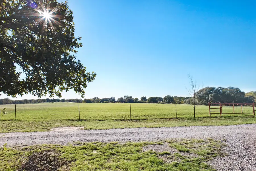 255 Maddux Road, Weatherford, TX 76088 - Image #2