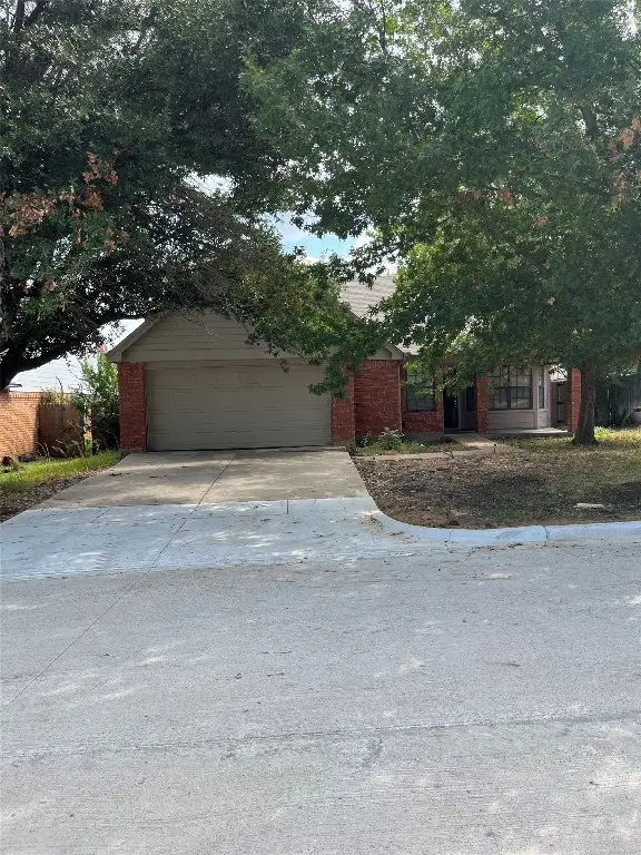 6003 Ivy Glen Drive, Arlington, TX 76017