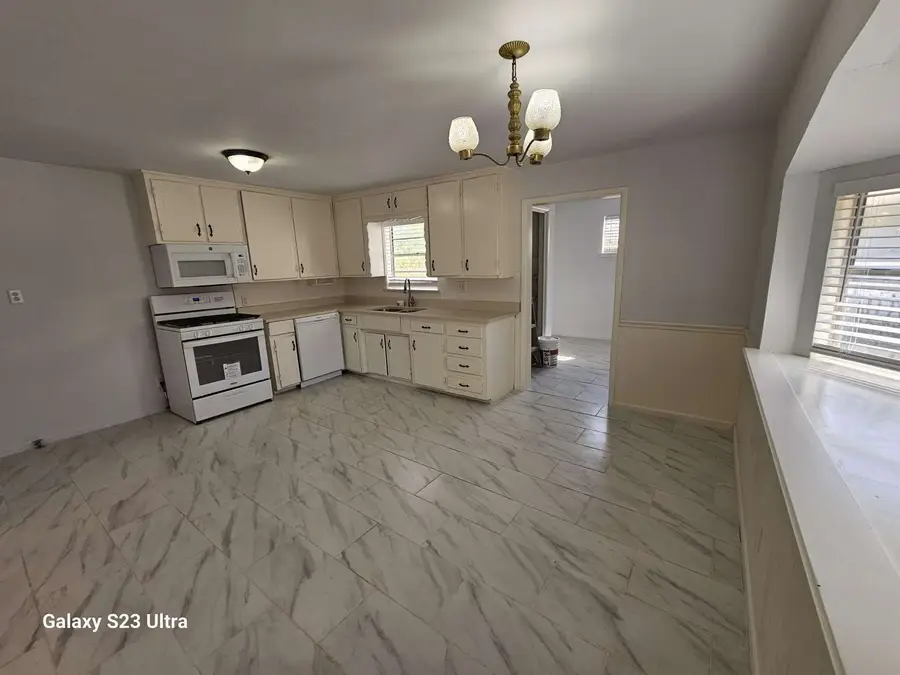 307 W Hickory Lane, Weatherford, TX 76086 - Image #3