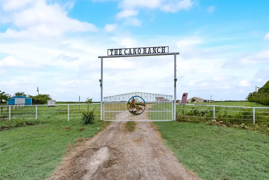 5646 N Us Highway 69, Celeste, TX 75423 - Image #2