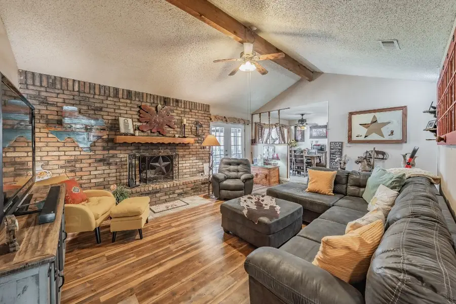 113 Hankins Drive, Azle, TX 76020 - Image #2