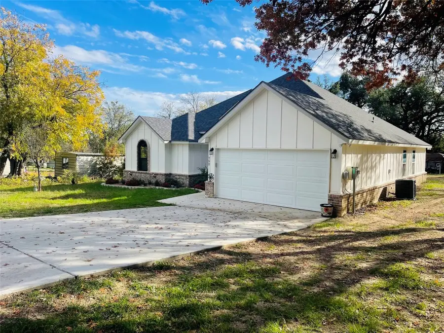 752 Common Street, Weatherford, TX 76086 - Image #2