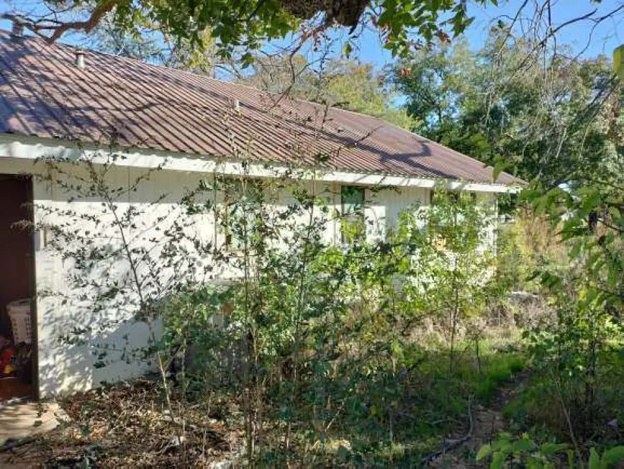 702 Starkey Street, Bangs, TX 76823 - Image #3