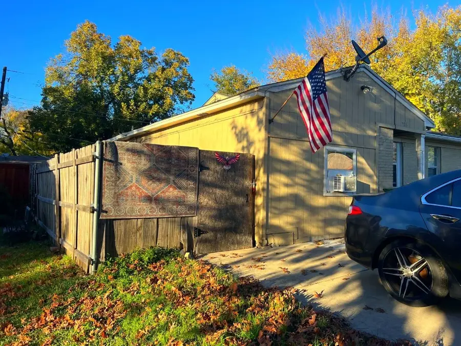 705 Glynn Oaks Drive, Arlington, TX 76010 - Image #2