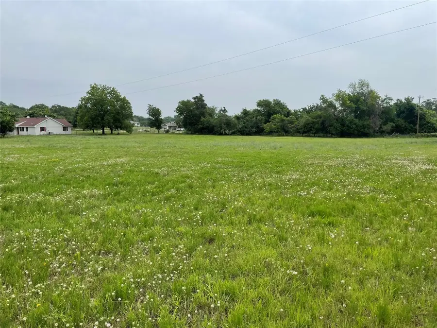 975 East Barry Street, Reno, TX 76020 - Image #3