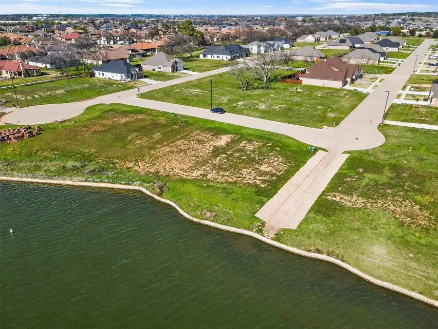 1414 Highland Park Circle, Granbury, TX 76048 - Image #2