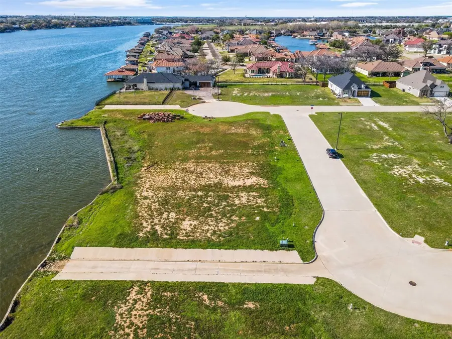 1414 Highland Park Circle, Granbury, TX 76048 - Image #3