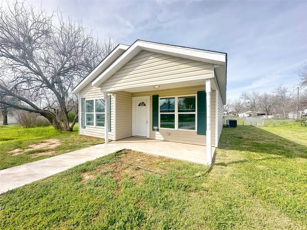 1305 Blewett Street, Graham, TX 76450 - Image #1