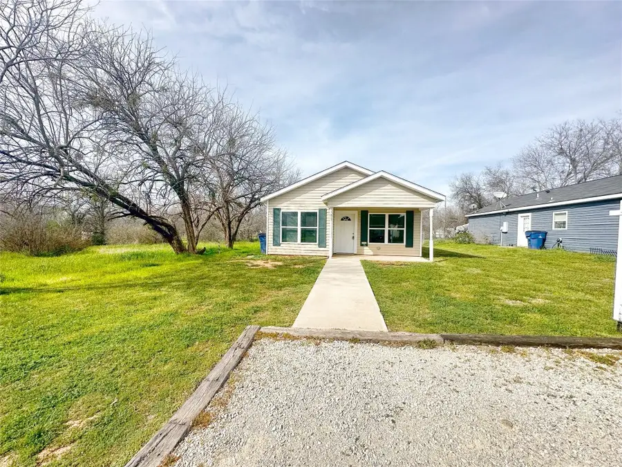 1305 Blewett Street, Graham, TX 76450 - Image #2