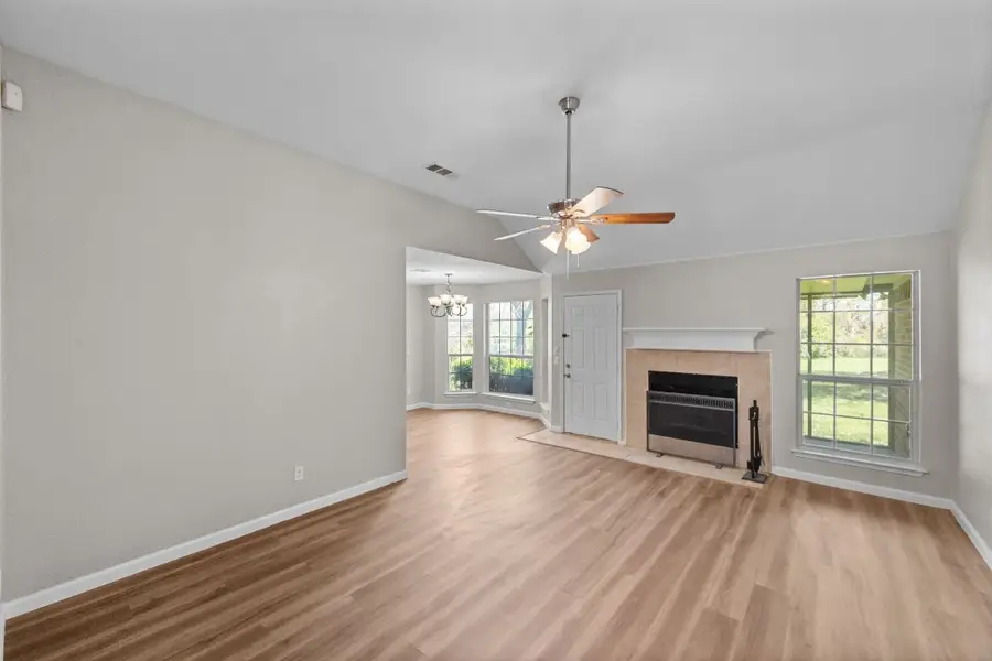 321 Meadow Park Drive, White Settlement, TX 76108 - Image #3