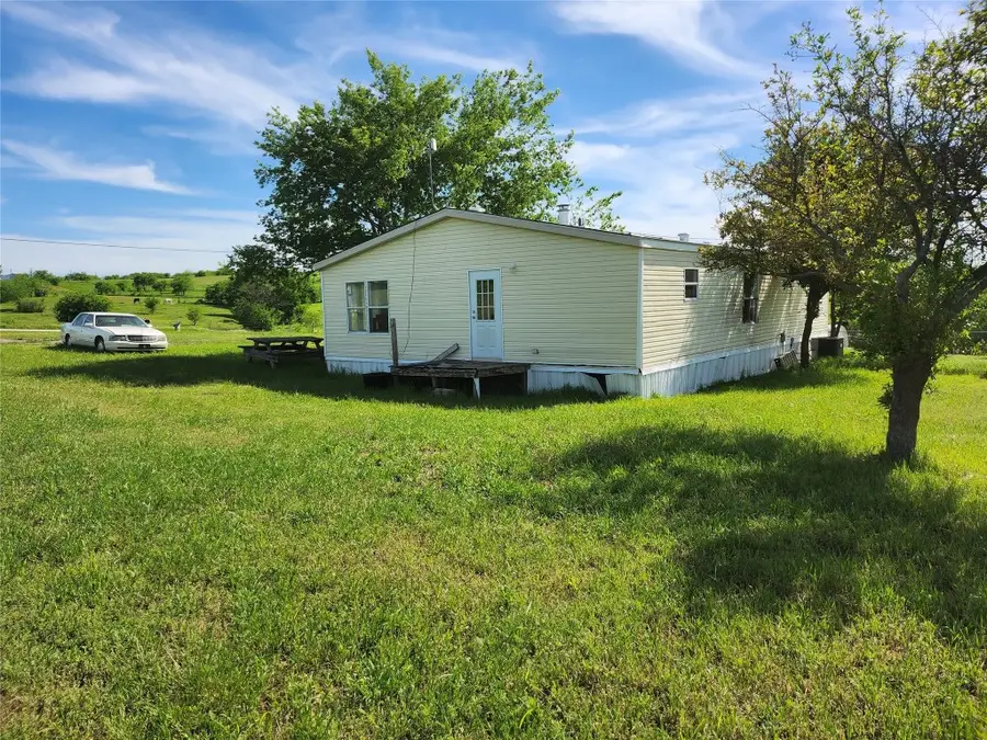 308 Coyote Trail, Rhome, TX 76078 - Image #3