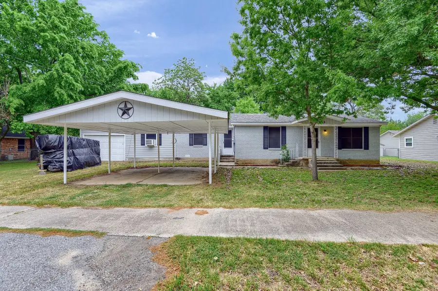209 E Woodland Street, Collinsville, TX 76233 - Image #2