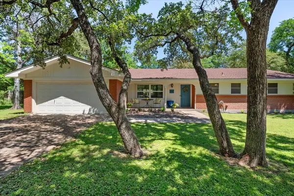 204 Cacti Drive, Lakeside, TX 76108