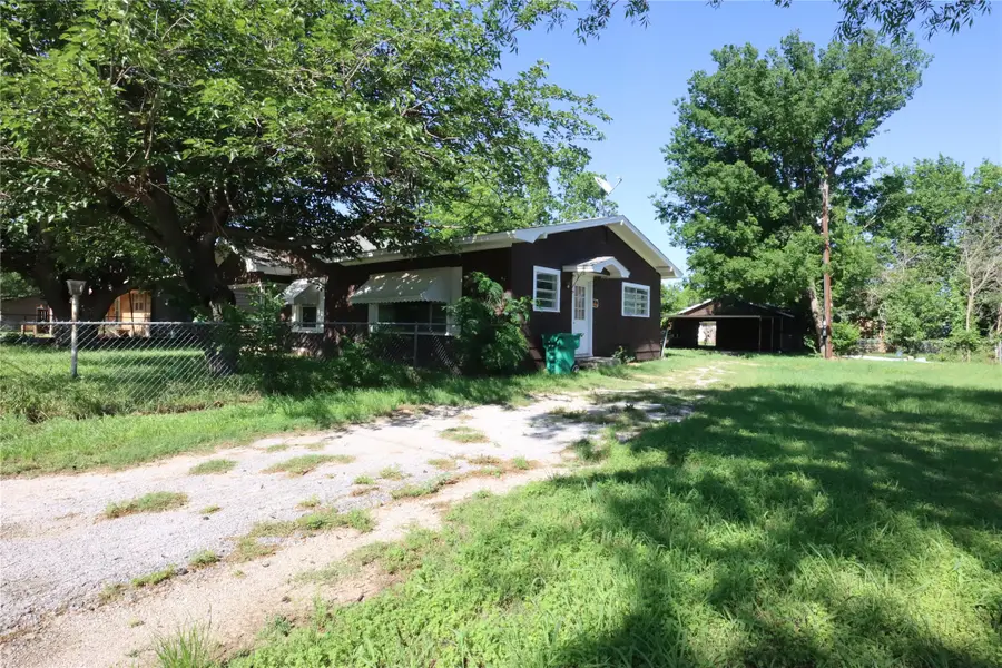 910 S Bassett Street, Eastland, TX 76448 - Image #2