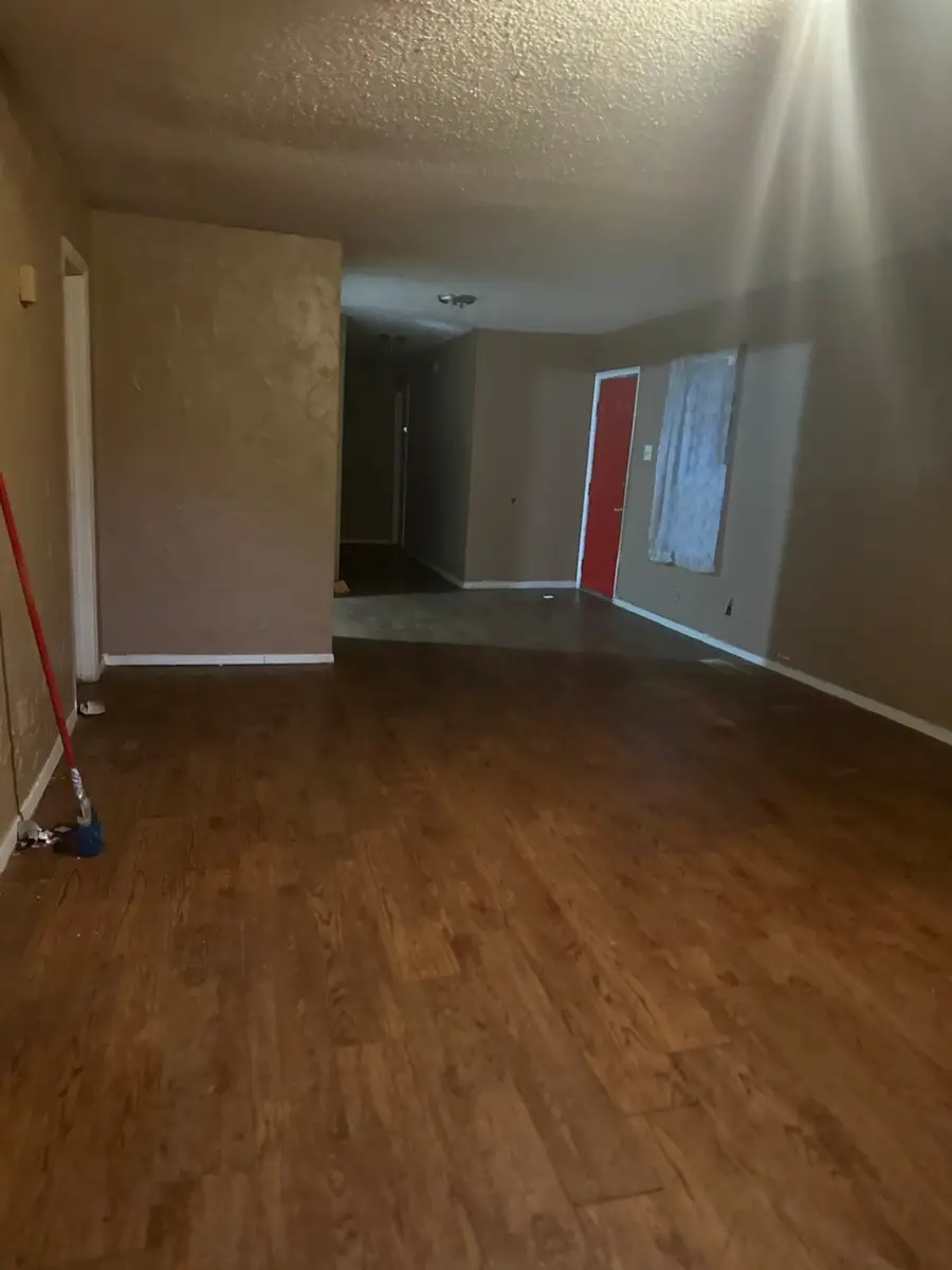 4404 Colonial Avenue, Dallas, TX 75215 - Image #2