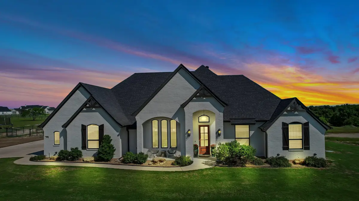 391 Red Bird Drive, Springtown, TX 76082 - Image #1