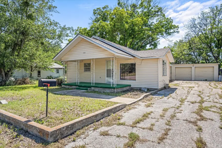 720 N Seaman Street, Eastland, TX 76448 - Image #2