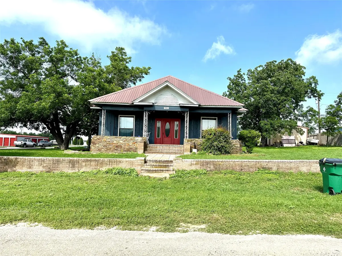 901 NW Front Street, Goldthwaite, TX 76844 - Image #1