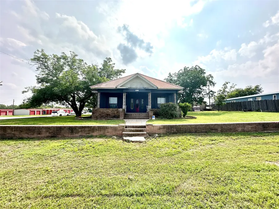 901 NW Front Street, Goldthwaite, TX 76844 - Image #3