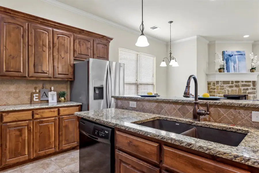 210 Donna Circle, Granbury, TX 76049 - Image #2