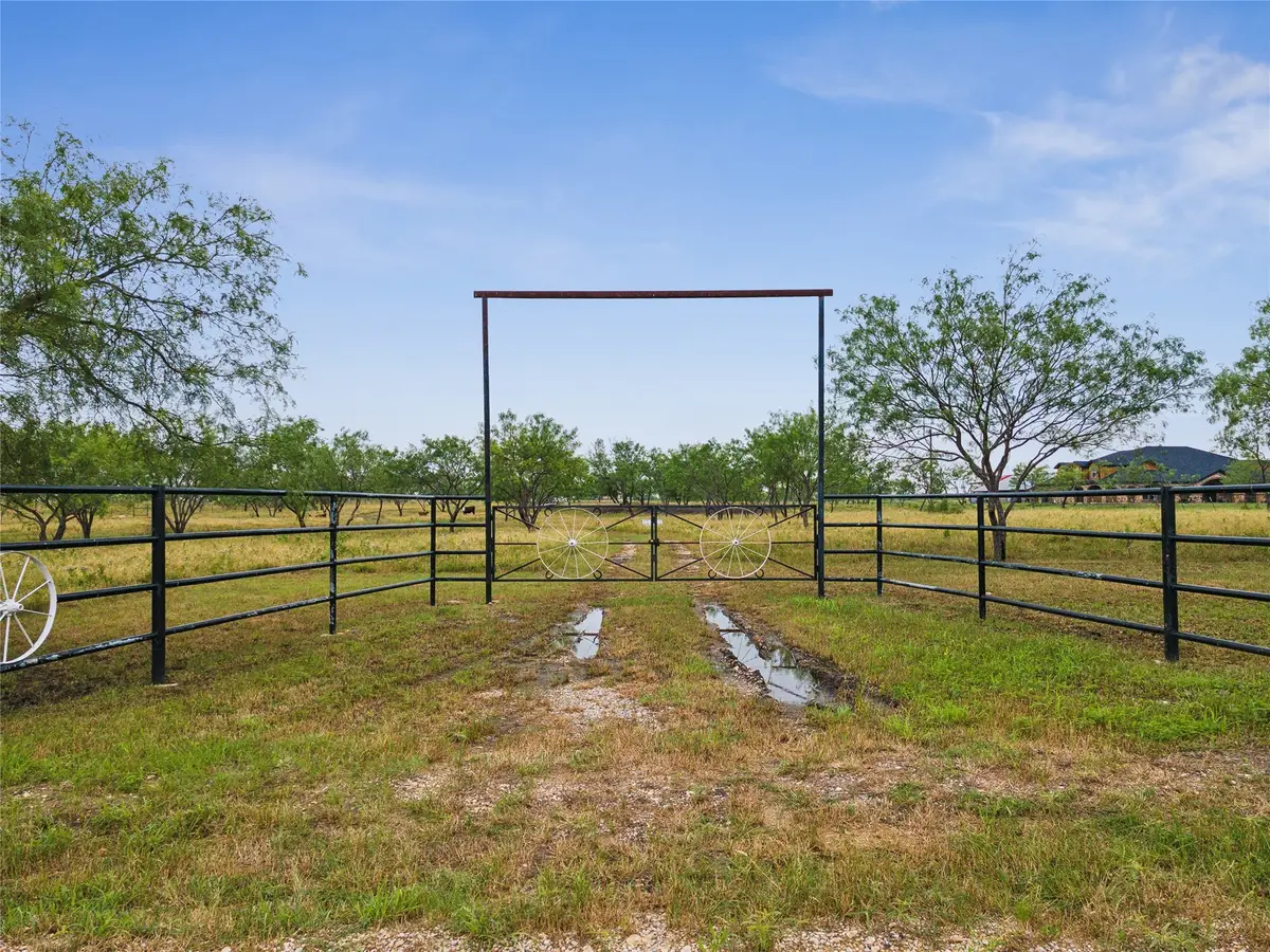 6872 County Road 0040 Road Nw, Corsicana, TX 75110 - Image #1