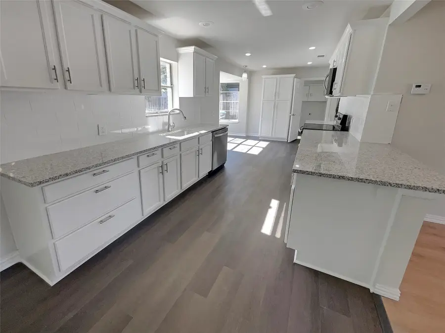 3925 Wedgworth Road S, Fort Worth, TX 76133 - Image #2