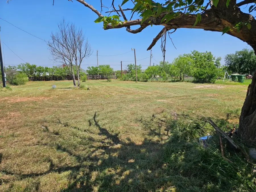 110 Apache Road, Tye, TX 79563 - Image #2