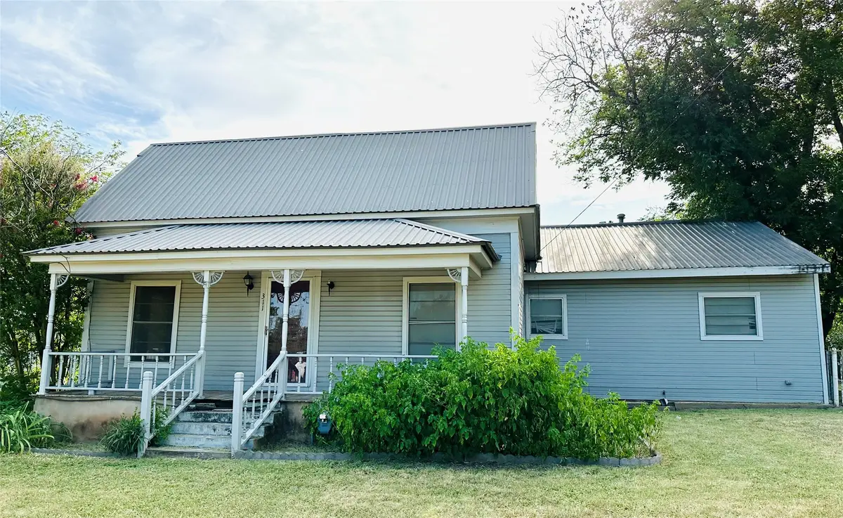 311 S Melwood Street, Winters, TX 79567 - Image #1