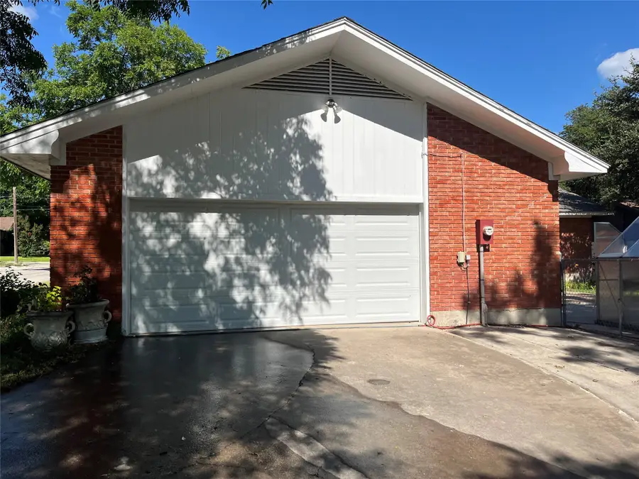 405 N Elm Street, Comanche, TX 76442 - Image #2
